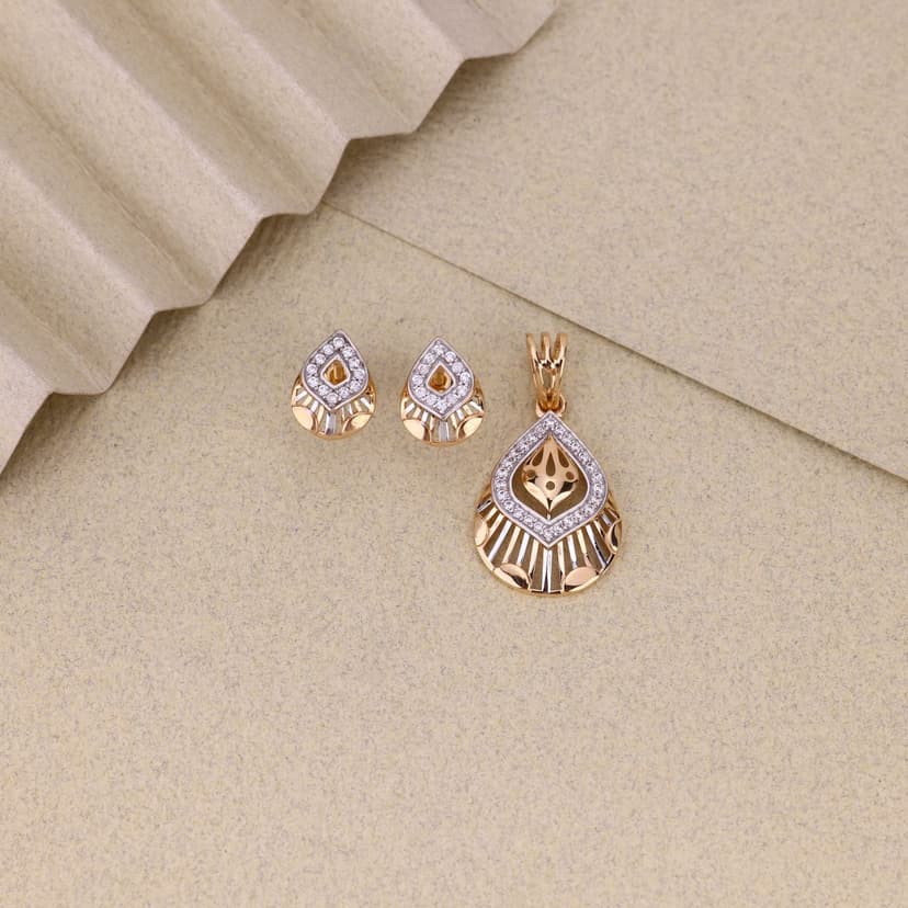 Loravie Halo Pendant Set 18KT