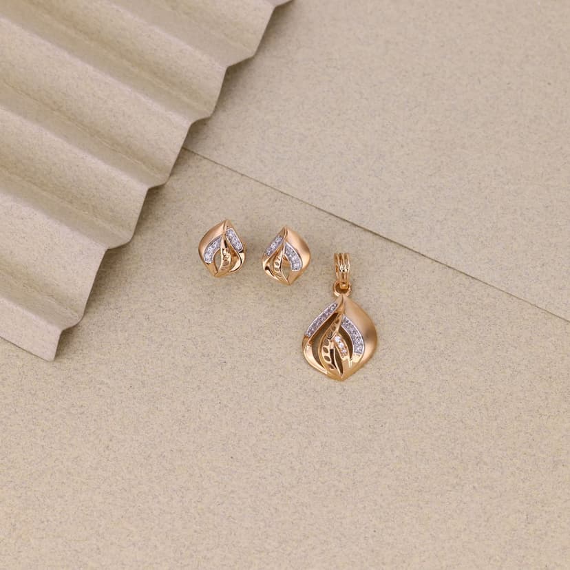 Novelleaf Pendant Set 18KT