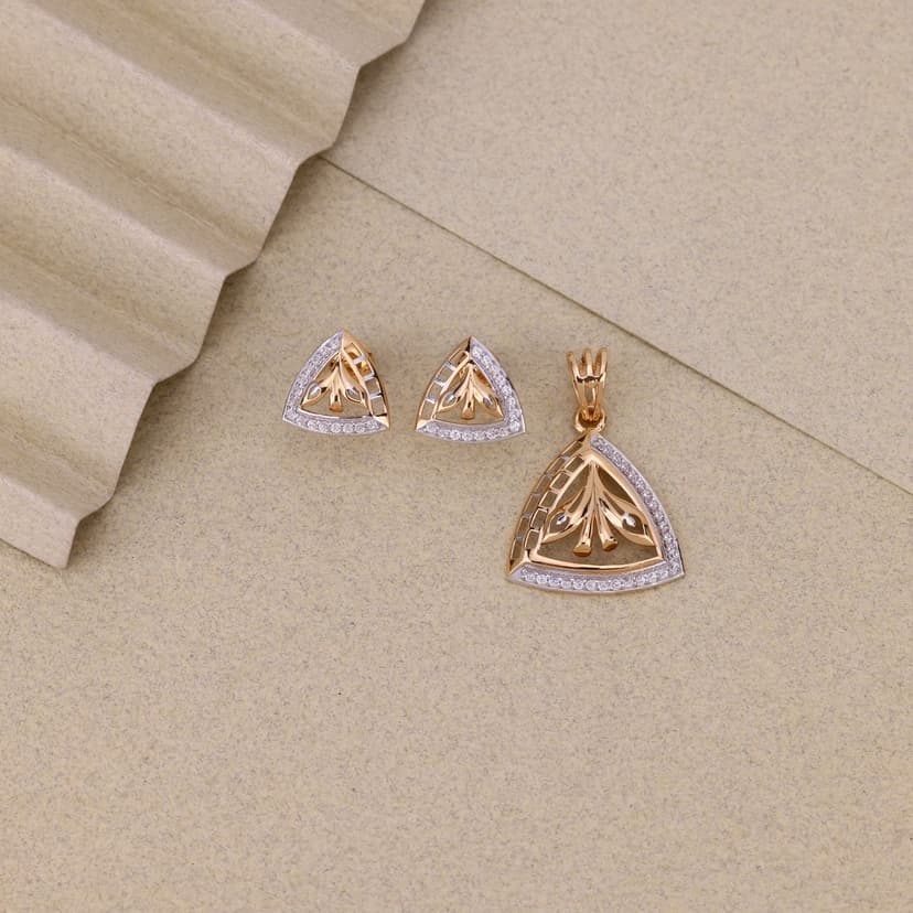 Aurentra Triangle Pendant Set 18KT