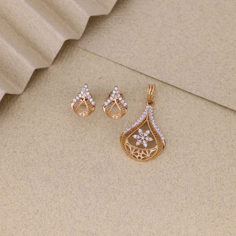 Floravelle Teardrop Pendant Set 18KT