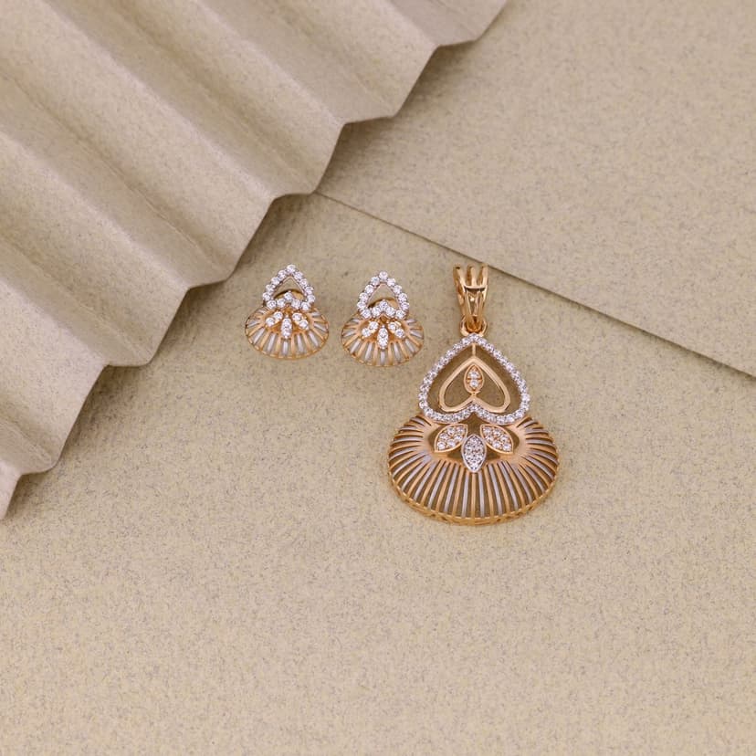 Calivra Petal Pendant Set 18KT