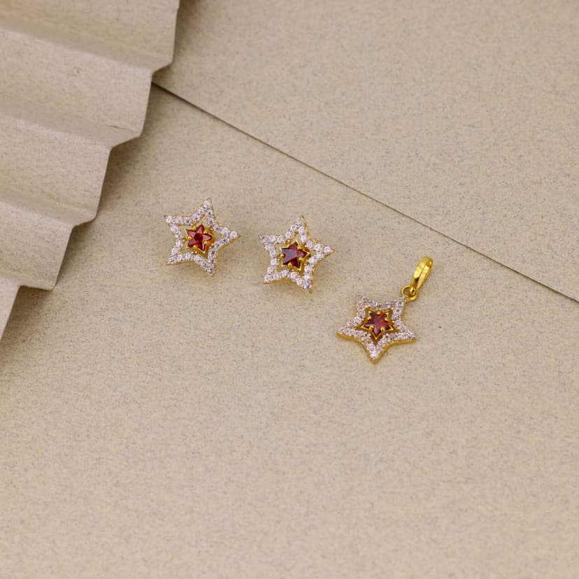 Estrelune Star Pendant Set 18KT