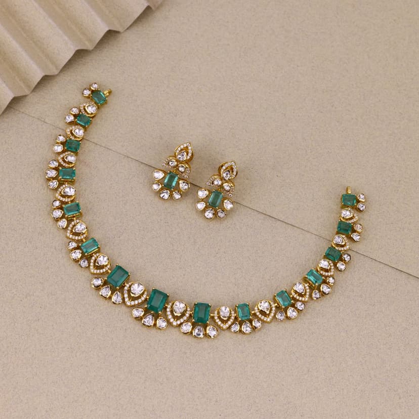 Avelith Necklace 18KT