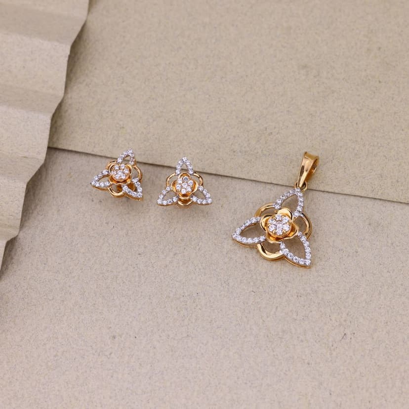 Calivé Petal Pendant Set 18KT