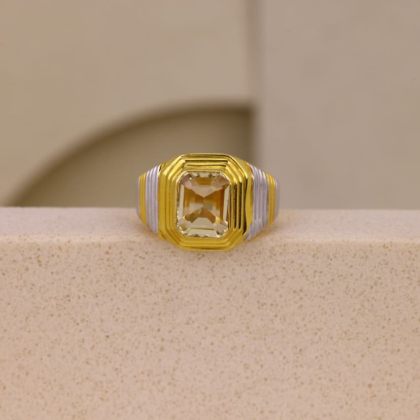 Avenor Stepped Signet Ring 22KT