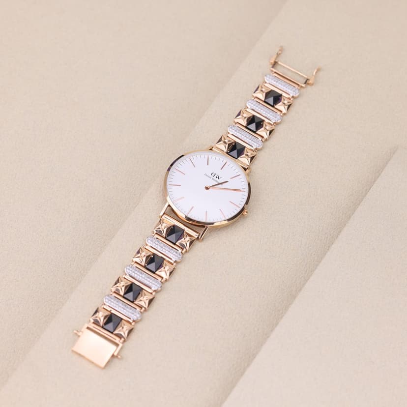 Novaryn Geometric Station Watch 18KT