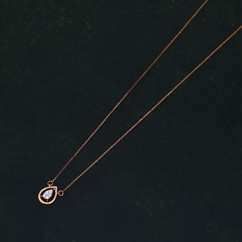 Avenselle Real Diamond Chain Pendant 14KT