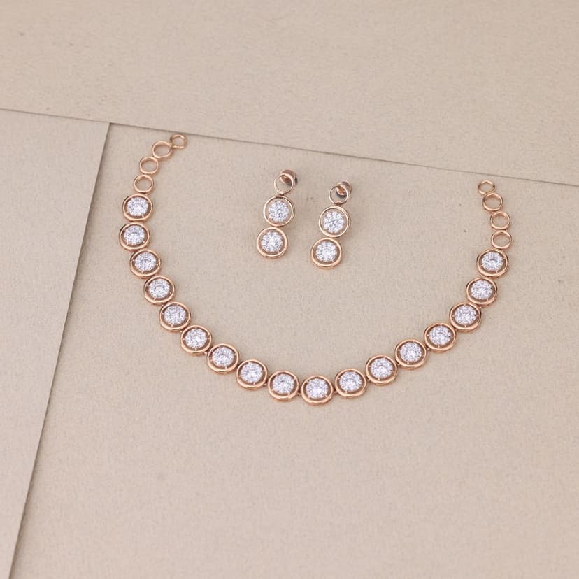 Lunoré Necklace 18KT