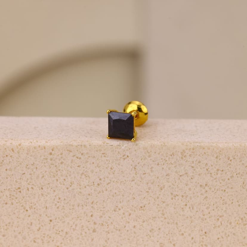 Noirvex Stud 18KT