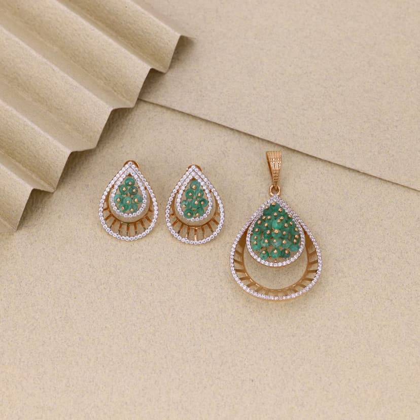 Ravellune Verde Teardrop Pendant Set 18KT