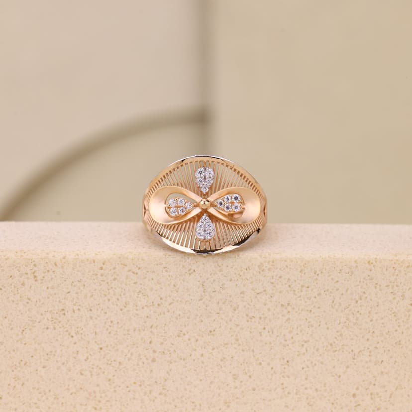 Zavessara Bloom Crest Ring 18KT