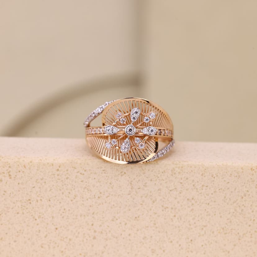 Nivellora Bloom Arc Ring 18KT