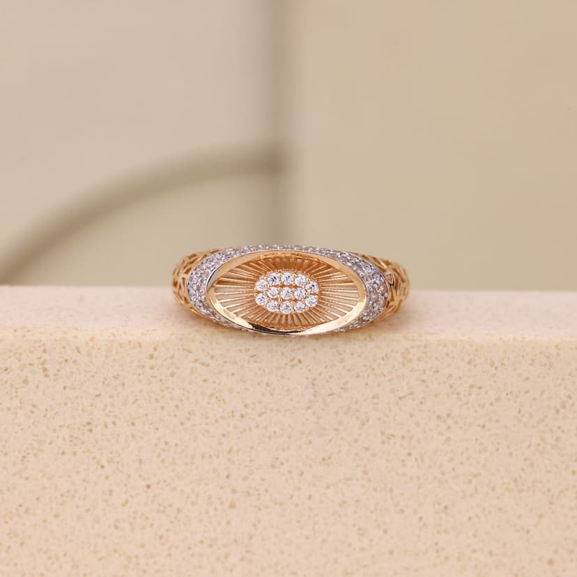 Zyvarenne Oval Radiance Ring 18KT