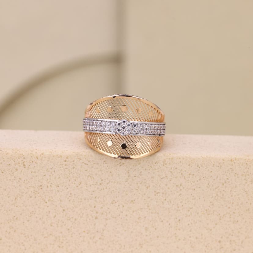 Mirevella Lined Halo Ring 18KT