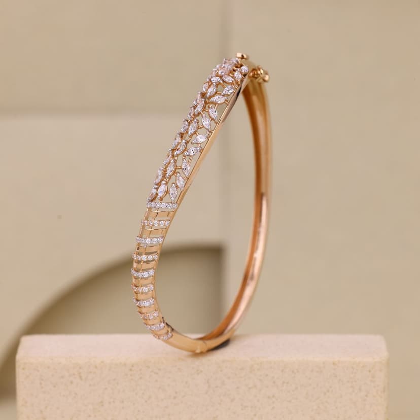 Soravienne Petalique Kada 18KT