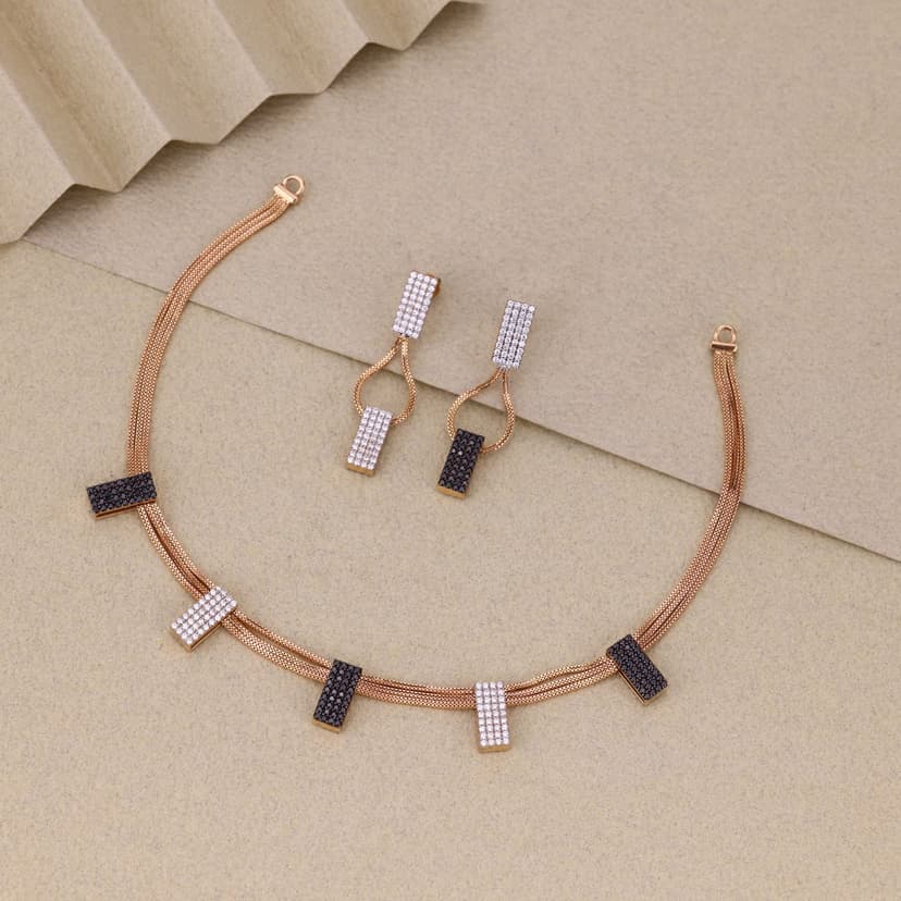 Ravessine Noireva Necklace 18KT