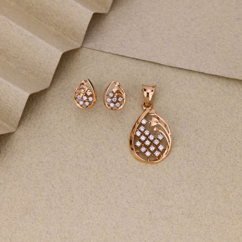 Qorielle Pendant Set 18KT
