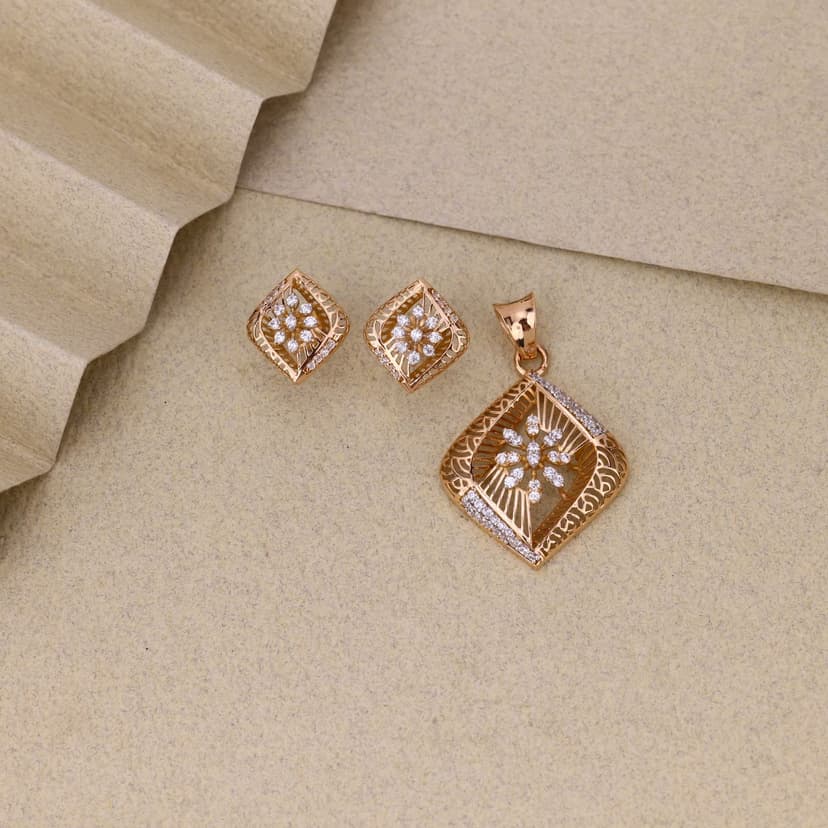Qelvaria Pendant Set 18KT