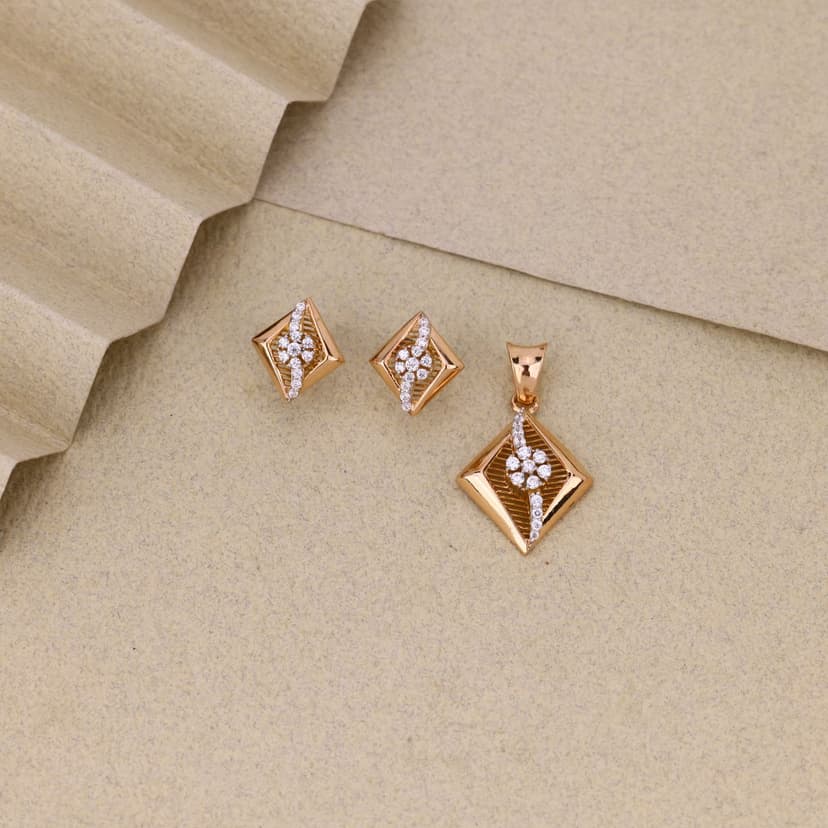 Velqoria Pendant Set 18KT