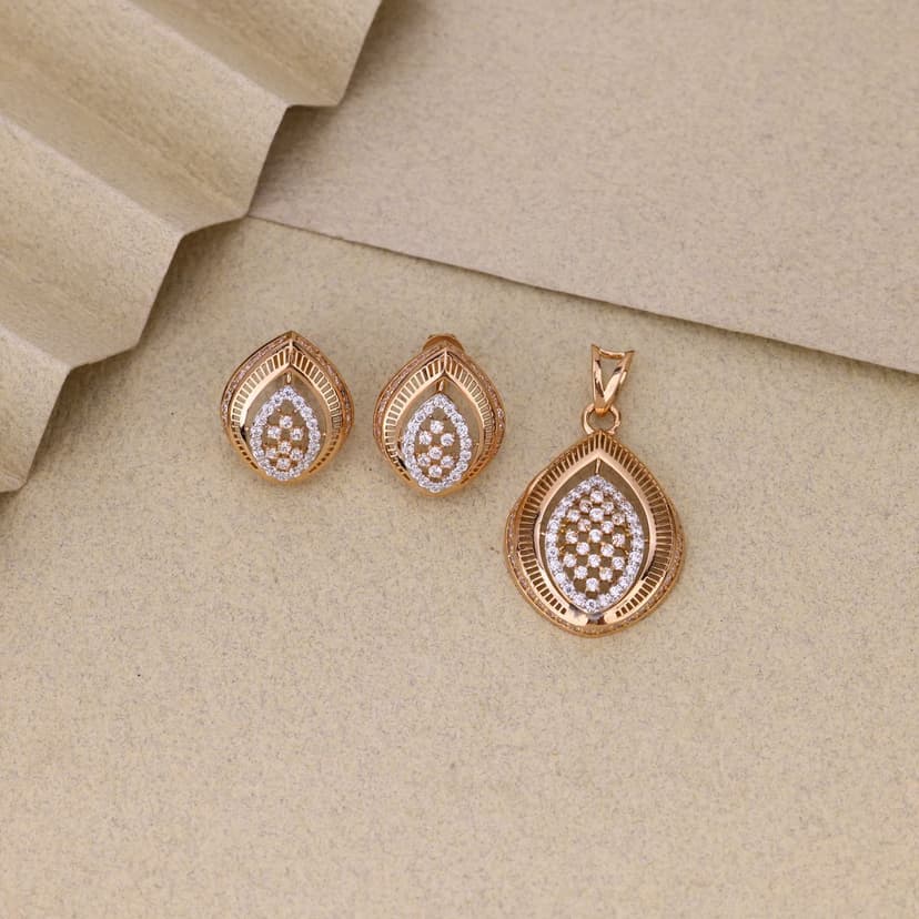 Velyssia Pendant Set 18KT