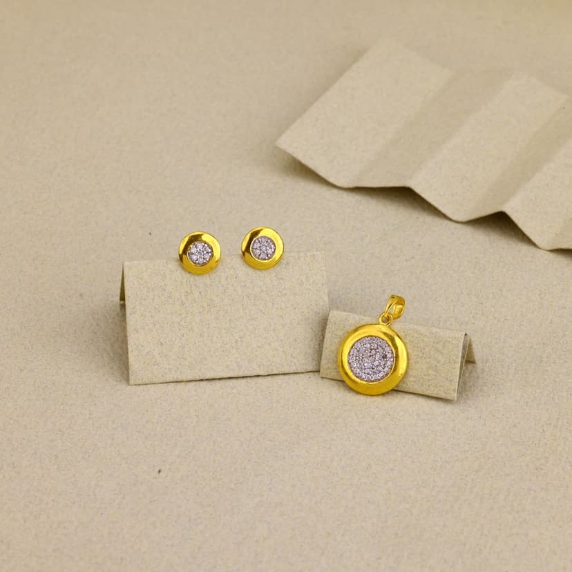 Solévara Halo Pendant Set 22KT
