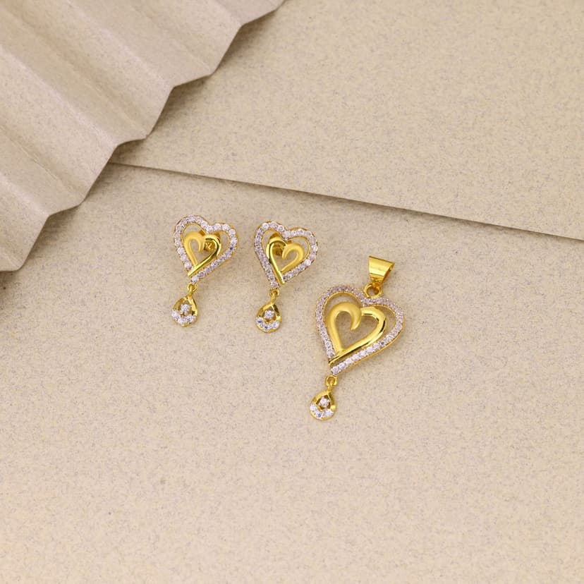 Aurelia Eternal Heart Glow Pendant Set 18KT