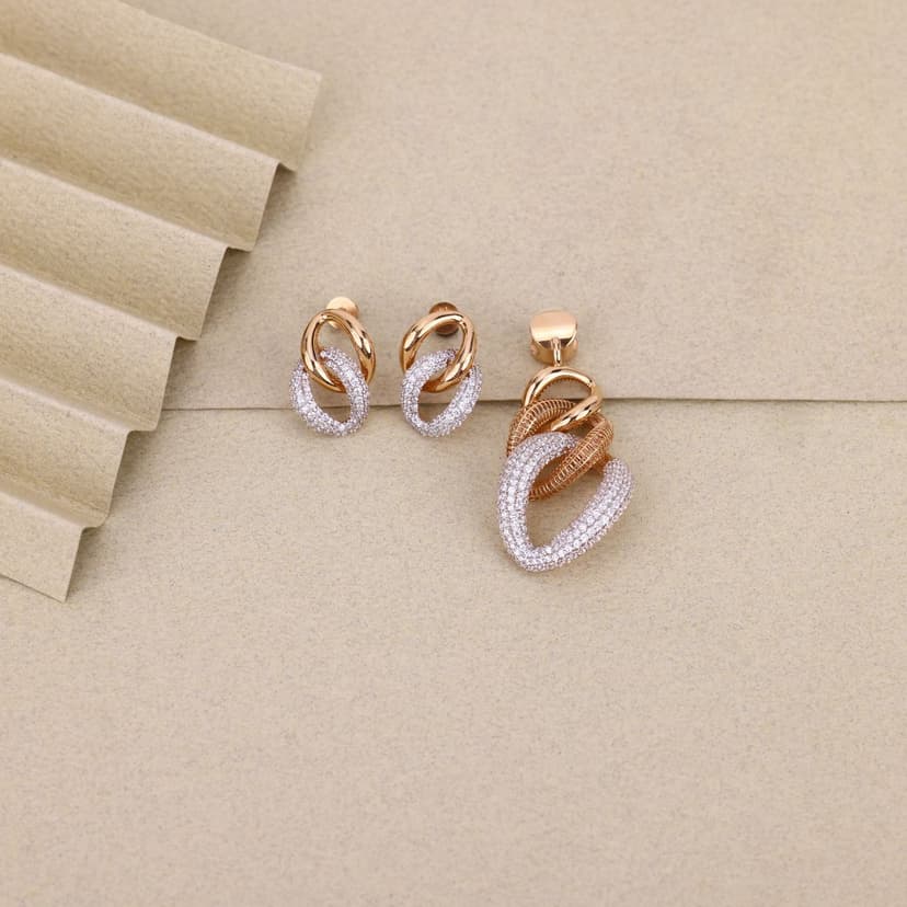 Meravine Entwine Pendant Set 18KT