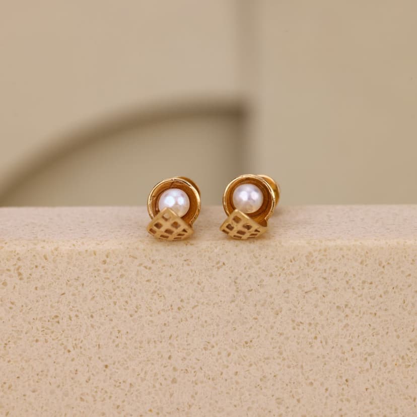 Esmeryn Pearl Arc Earrings 18KT