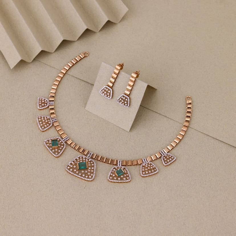 Elorvessa Facetfall Necklace 18KT