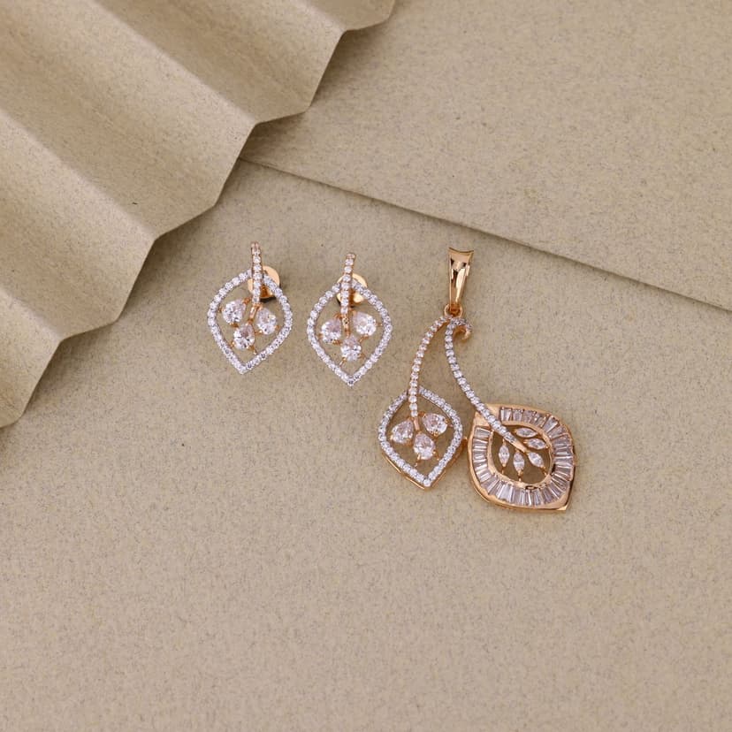 Sylmoria Petalique Pendant Set 18KT
