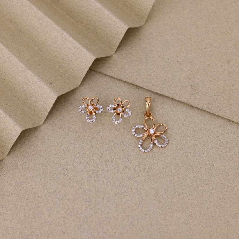 Amarosa Fleurloop Pendant Set 18KT
